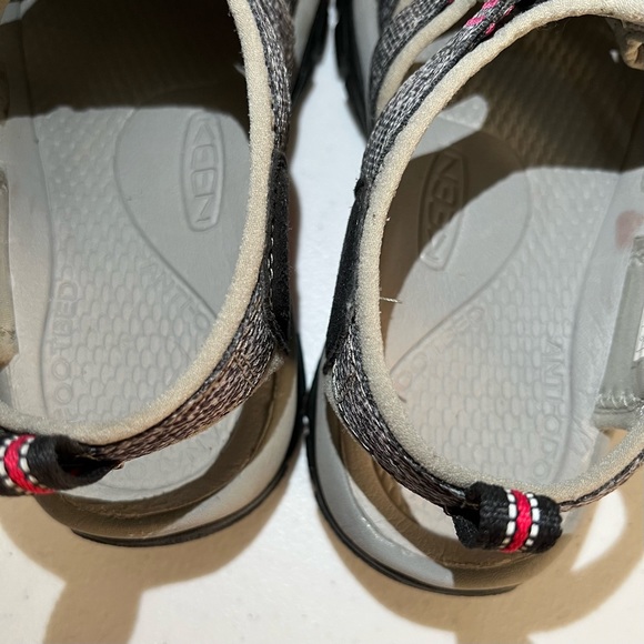 Keen Newport H2 Sandal | Black/Pink | Size 7.5 - Picture 9 of 14
